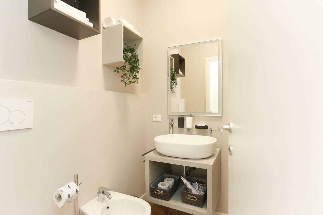 The Best Rent - Modern Apartment Near Bocconi University Milão Exterior foto